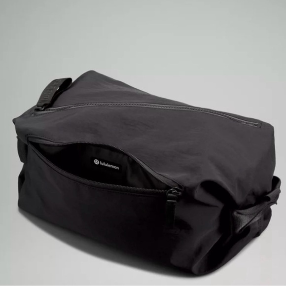 Lululemon Stylish fast track Black 2.0 Bag - Picture 3 of 10